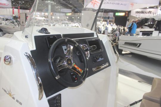 Helios 25, der halbstarre Helios 25 im italienischen Stil