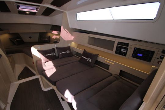 Nexus 870 Revo en croisière