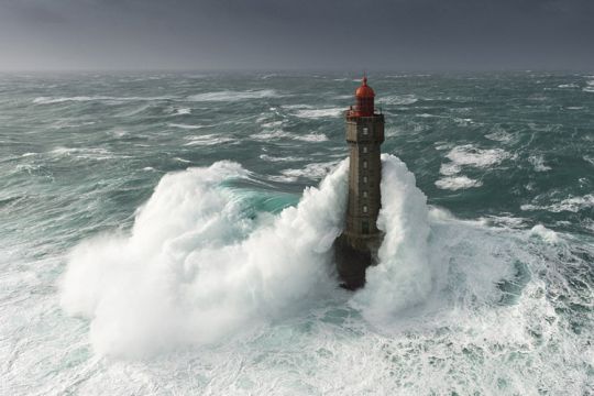 Leuchtturm Von La Jument Die H lle Von Ouessant leuchtturm-von-la-jument-die-h-lle-von-ouessant