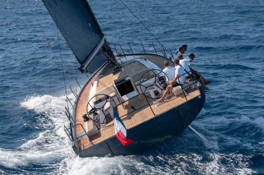 Le First Yacht 53 sous voile 