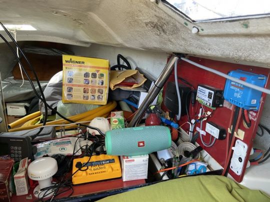 La "table à cartes" avec le panneau électrique