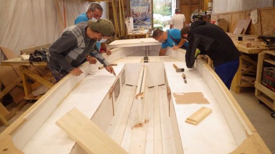 Construction d'un Pivert par le chantier d'insertion Cursus Voile et Patrimoine