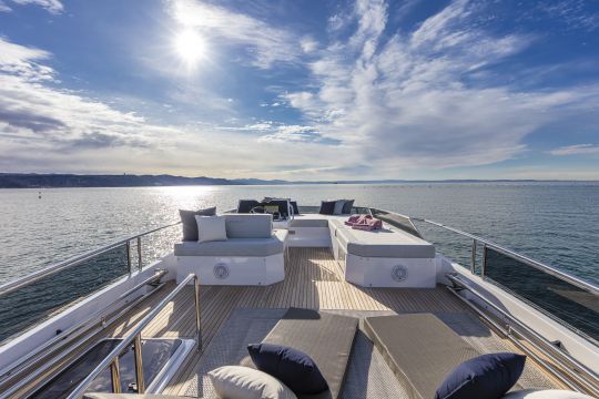 Une 3e zone de détente sur le flybridge