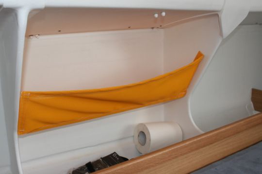 Même les équipets sont en sandwich PET, avec un placage en bois