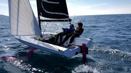 Un bateau pôur faire voler aussi les jeunes
