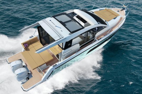 La Sealine C335v (hors-bord) avec bain de soleil