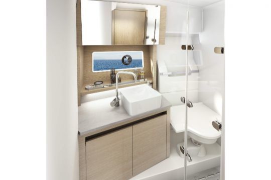 Cabinet de toilette avec douche séparée