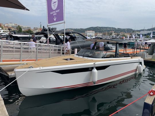 Les lignes élégantes du X-Power 33C