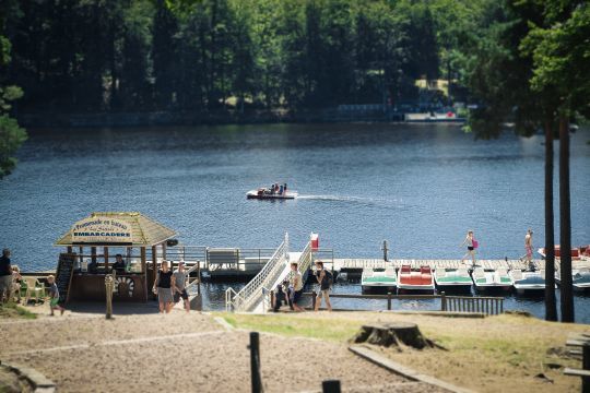 Le lac des Settons, un lac familial et partagé