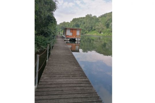 Le ponton du musée du pruneau à Lafitte sur Lot
