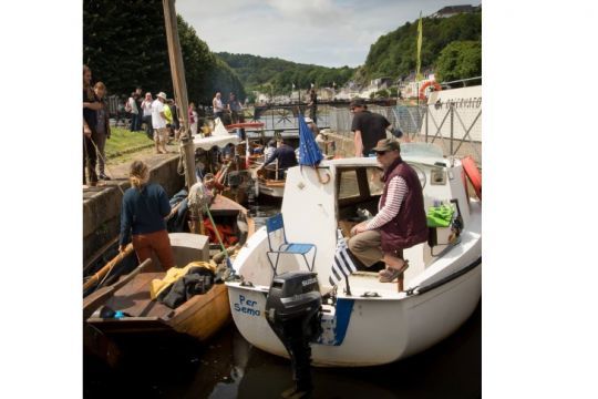 Même convivial, le passage des écluses nécessite de prendre les précautions de sécurité habituelles ! (Photo : La route de l'Ardoise)