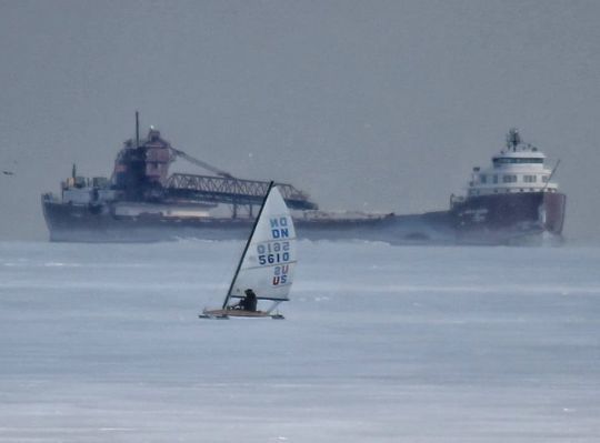 Navires de commerce et Iceboat doivent parfois cohabiter