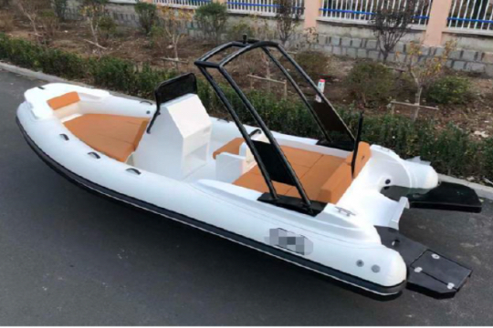 Le SharkBoat 59