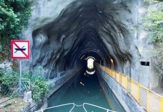 Les tunnels, une expérience nautique à vivre ! (Thoraize sur le Doubs)