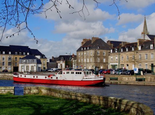 La Duchesse Anne abrite les locaux de l'Office du tourisme.