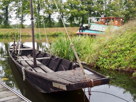 Des bateaux de tradition dans le port de Blain