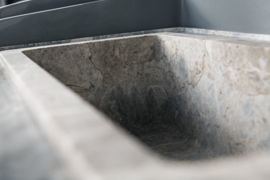 Le lavabo en marbre