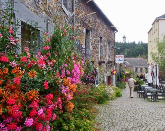 Les rues pavées sont animées