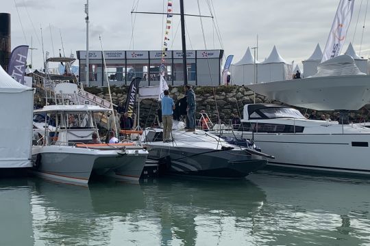 Le Garnett Offshore 300 HT Fly, un catamaran pour la pêche sportive