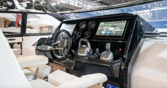 Un spacieux poste de pilotage