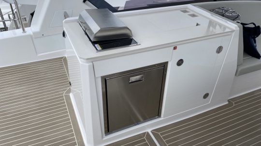 La dinette avec sa plancha sur le fly