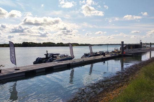 Le ponton du Car Boat Club