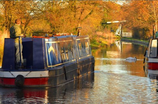 Les bateaux hollandais, l'un des musts du canal du Midi. Ce dernier a hélas perdu ses platanes tout aussi emblématiques sur une large portion depuis (c) Cathare Marine