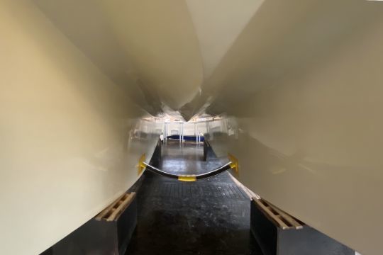 Le foil courbe entre les deux coques