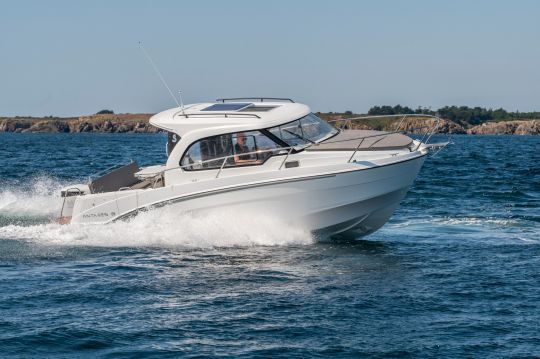 L'Antares 8, grande soeur de l'Antares 7 © Julien Gazeau