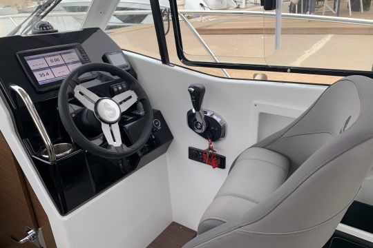 Le poste de pilotage est confortable et ergonomique