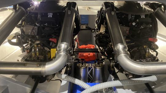 Deux V8 Ilmor dans la cale