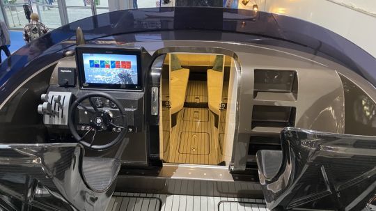 Un poste de barre digne des bateaux de course