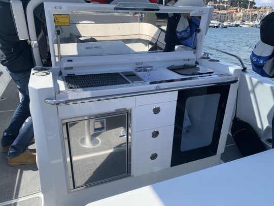 La cuisine de cockpit peut être équipé d'un vivier