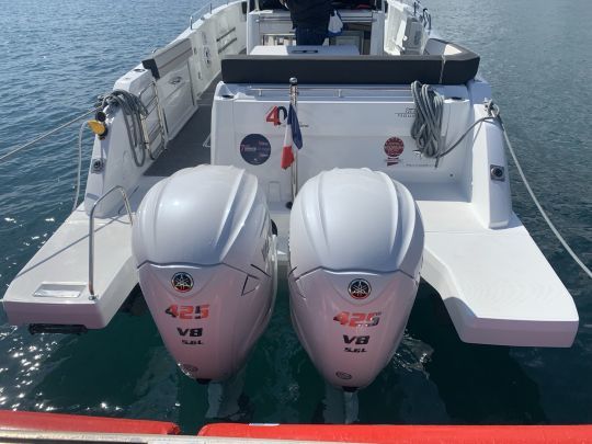 Deux hors-bord Yamaha de 425 chevaux