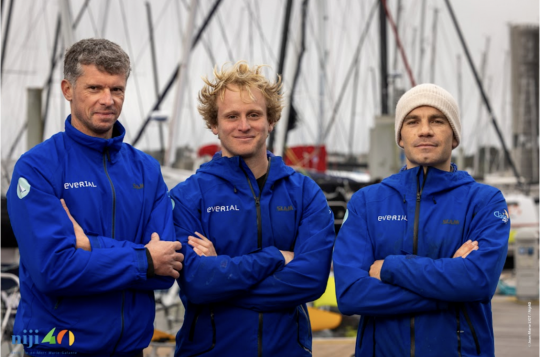 L'équipage d'Everial : Thomas Rouxel / Erwan Le Draoulec / Corentin Horeau ©Jean-Marie LIOT/Niji40 