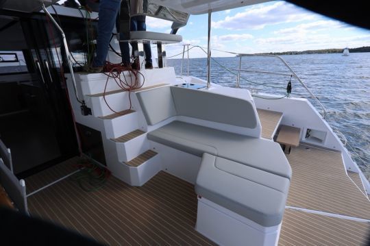 The cockpit layout is identical to that of the brand's other models