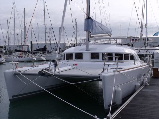 Le Lagoon 380