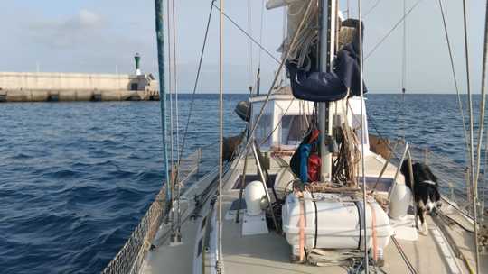 Galaad franchit la digue du port de San Sebastian
