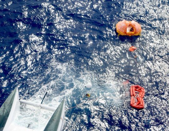 Le Flacon a largué un 2e radeau à l'équipage ©haut-commissariat