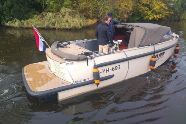 Das Testmodell war mit zwei BlueNav-Pods ausgestattet