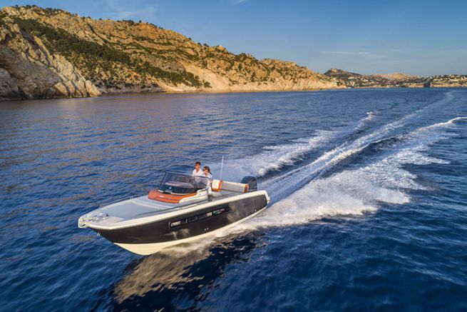 Die 240 CX von Invictus Yacht, neu in 2018