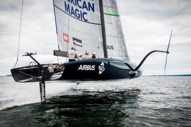 Trotzig, der AC75 des amerikanischen Teams im Vollflug