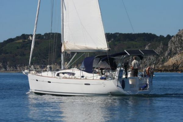 Immer mehr Boote nutzen Sonnenkollektoren fr die Stromversorgung an Bord