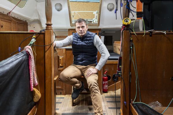 Damien Guillou beim Abstieg seines Rustler 36