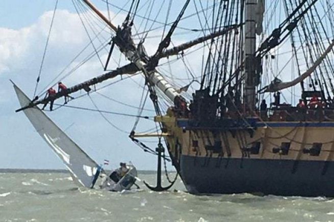 Kollision zwischen einem Segelboot und der Hermine bei Royan