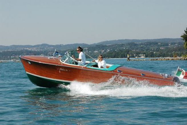Graal (Riva), eines der Boote, die am Eleganzwettbewerb teilnehmen