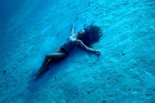 Unter dem Wasser