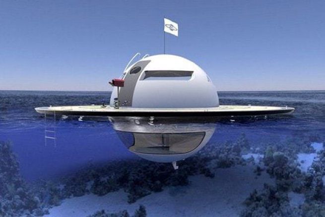 UFO, ein schwimmendes UFO, das auf dem Meer lebt