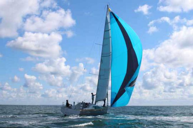 Paroa 34 Evolution, Anheben eines atypischen Segelbootes