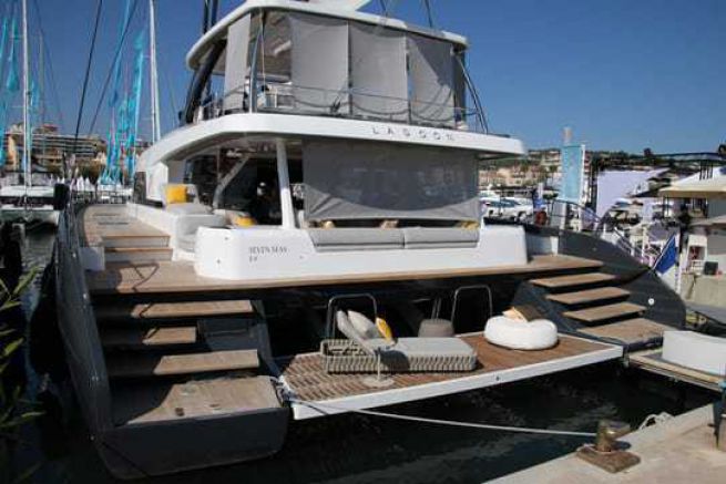 Seventy 7, der größte Segelkatamaran der Lagune